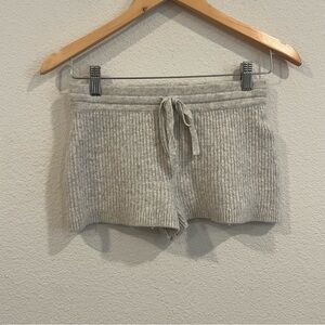 Intermix wool cashmere blend oatmeal colored shorts size petite small